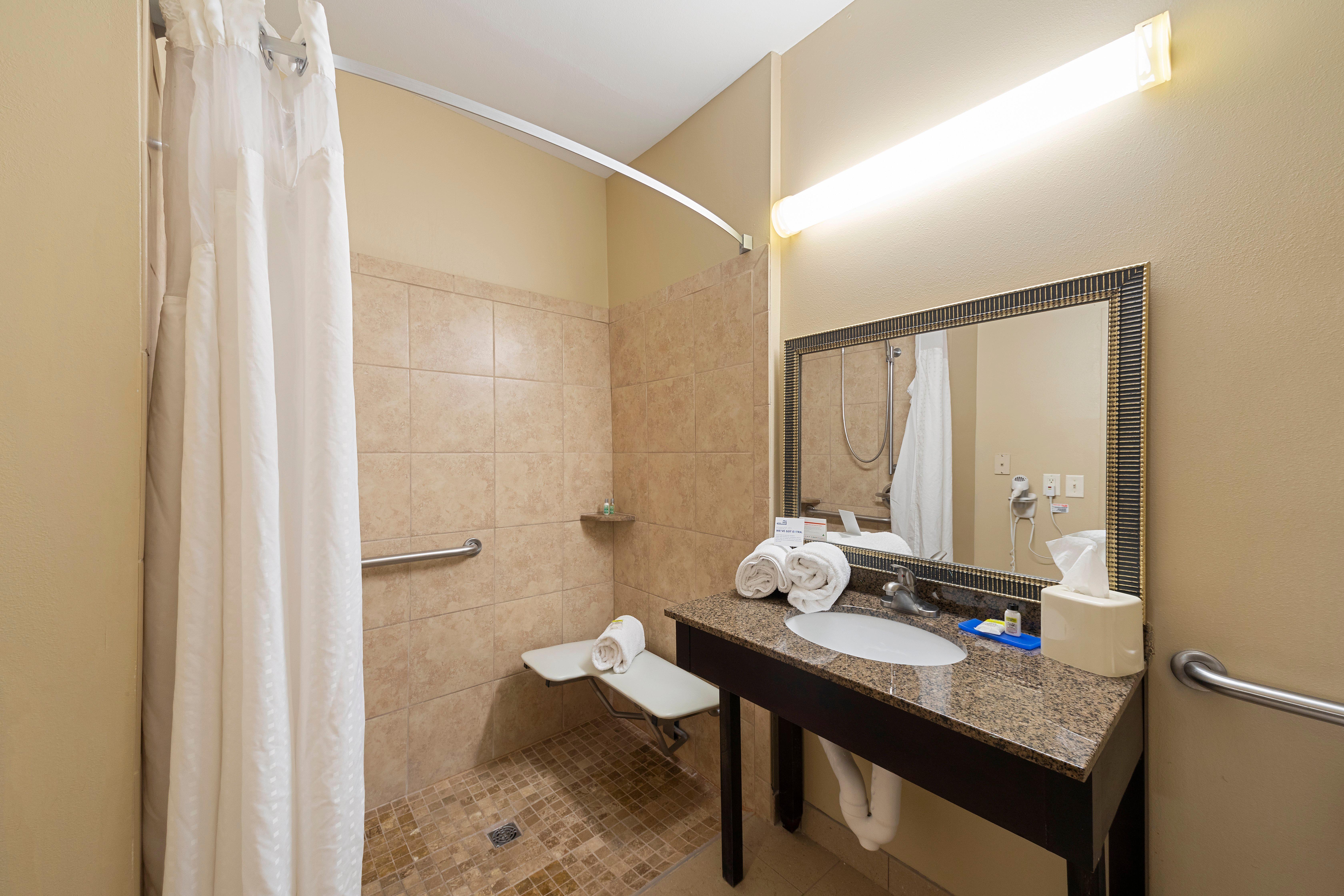 Holiday Inn Express Bloomington West By Ihg Exterior photo