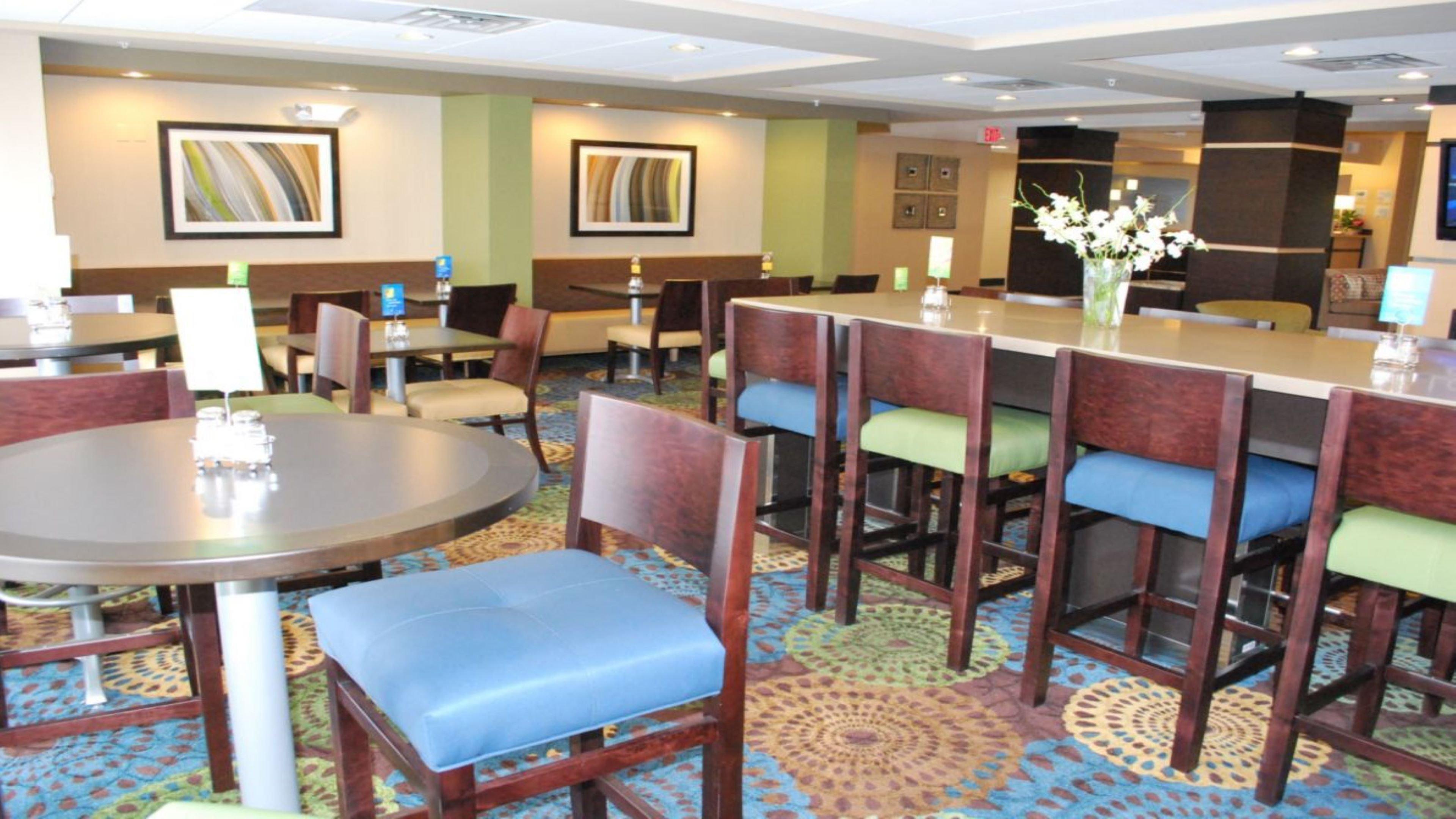 Holiday Inn Express Bloomington West By Ihg Exterior photo