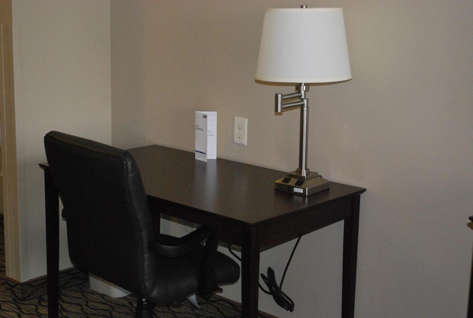 Holiday Inn Express Bloomington West By Ihg Exterior photo